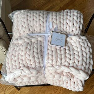 Chunky Knit Blanket in Soft Pink